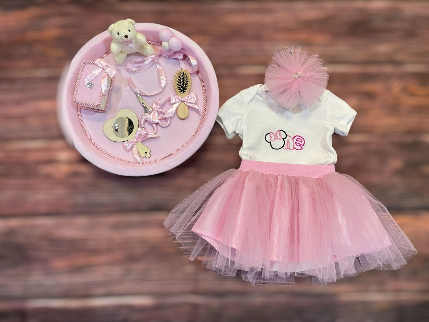 Tavita aniversara cu rochie tulle